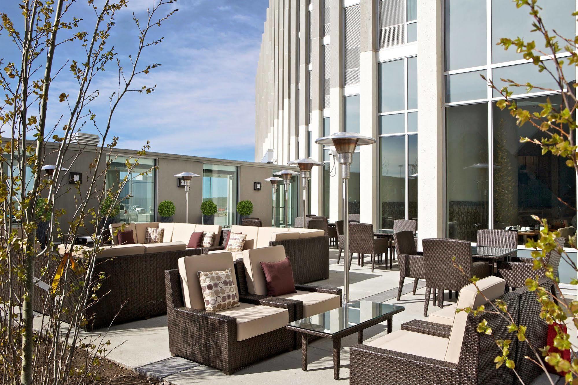 Grey Eagle Resort Calgary Exterior photo